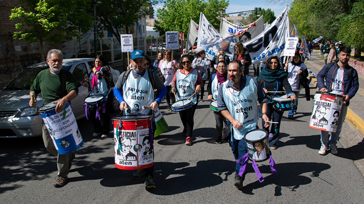 Docentes marcharon hasta la Legislatura de Neuquén: «El salario no es ganancia»
