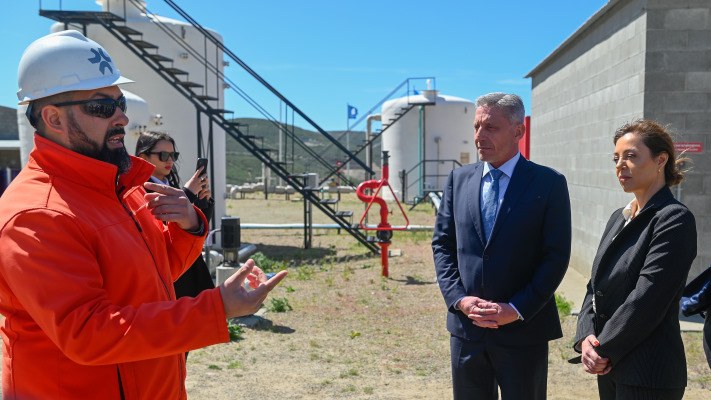 Arcioni y Royón visitaron la Planta Piloto de Hidrógeno de la empresa Hychico