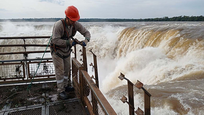 Las cataratas aumentaron su caudal 10 veces por las lluvias