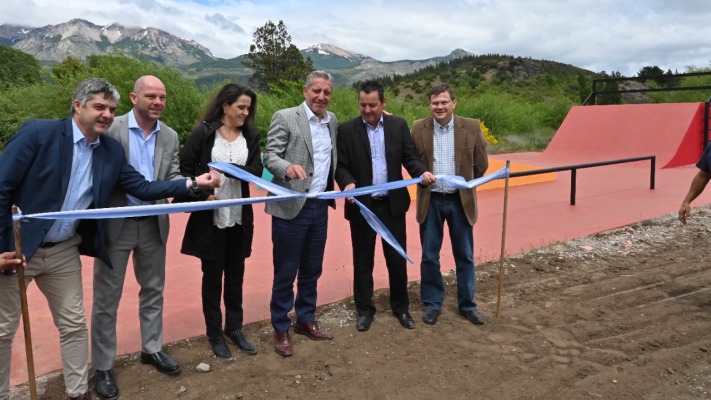 Arcioni inauguró obras y entregó viviendas en Corcovado