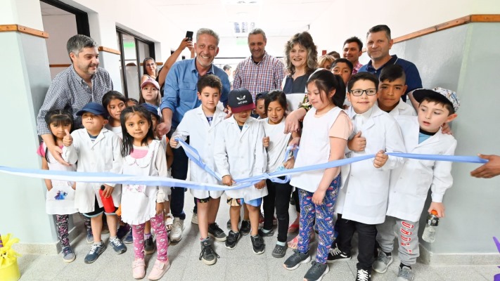 Arcioni inauguró la ampliación de la Escuela N° 74 de Gualjaina