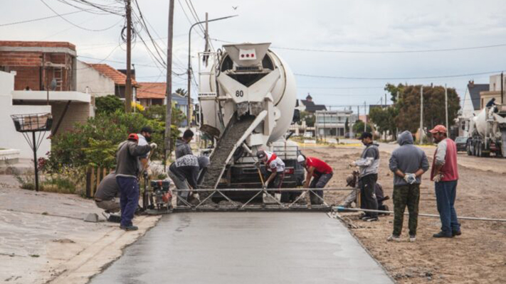 Comenzó la pavimentación del segundo tramo de la calle Lezana