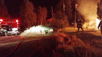 Trevelin: se incendió galpón leñero en ruta 71