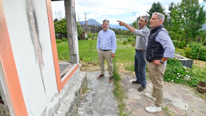 Arcioni visitó a productores de Las Golondrinas afectados por el incendio de 2021