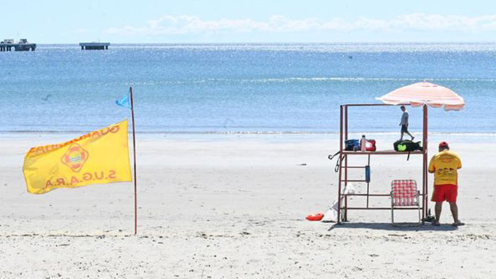 Las playas de Puerto Madryn ya tienen guardavidas