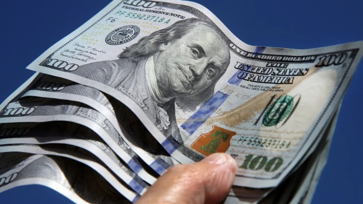 El dólar blue alcanzó los $420