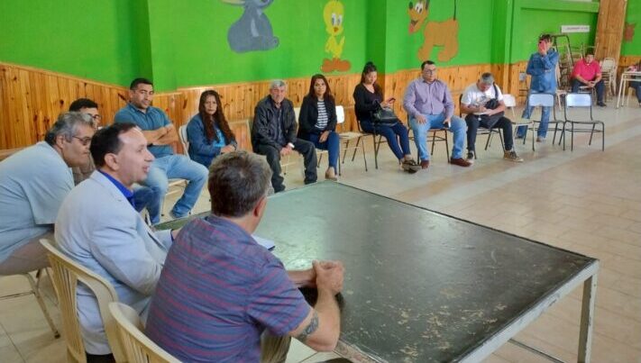 Maderna dialogó con representantes vecinales de siete barrios