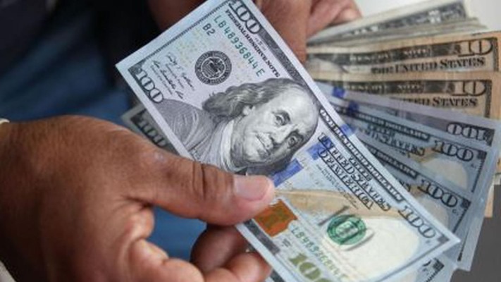 El dólar blue escaló $4 y marcó un nuevo récord en casi cinco meses