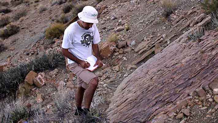 Descubren huellas de «patinadas» de dinosaurios de 130 millones de años en Neuquén