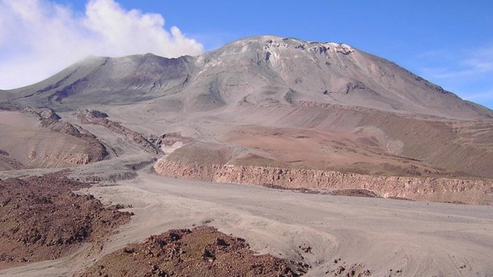En Chile elevaron a “Alerta Amarilla” al Volcan Lascar