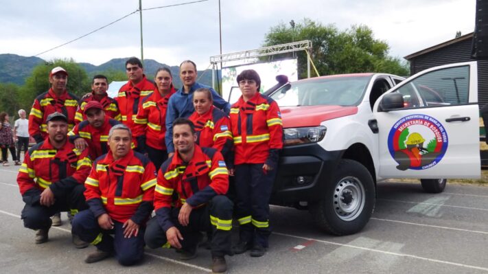 Entregaron camionetas en la Comarca Andina