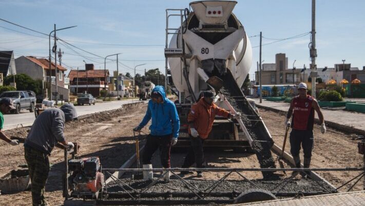 Avanza la pavimentación de la Calle Lezana en Rawson