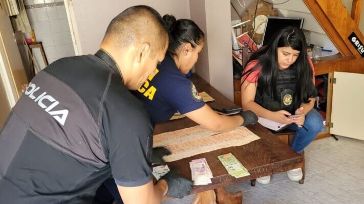 Allanan un hogar por una causa de robo agravado