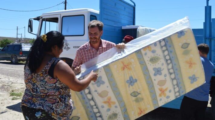 La Asociación Civil “Sol de Todos” entregó elementos en distintos barrios de Madryn