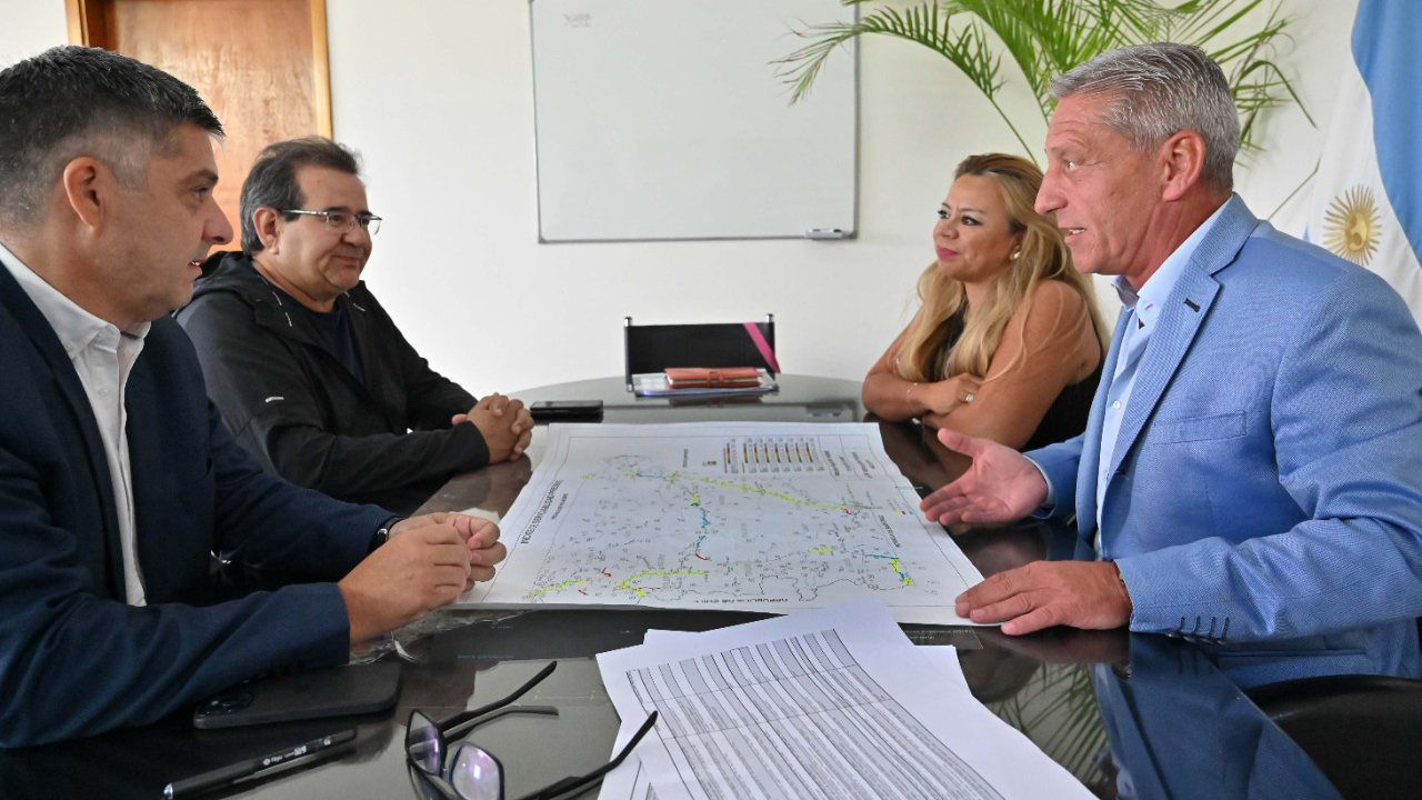 Arcioni analizó el plan de obras viales 2023 para Chubut
