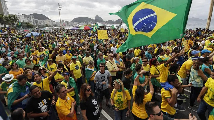 Bolsonaristas salen a las calles y Lula refuerza seguridad en todo el país