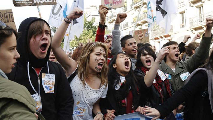 Una nueva jornada de protestas contra la reforma de las pensiones paraliza a Francia