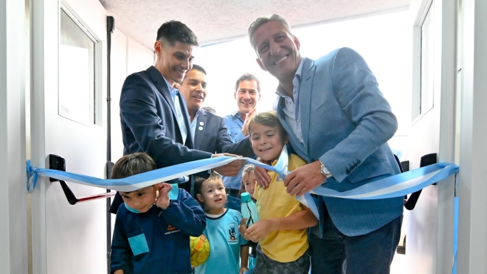 Arcioni inauguró escuela de Nivel Inicial construida por el Club Jorge Newbery