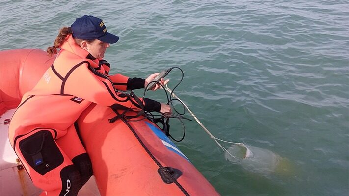 La Prefectura mide la cantidad de microplásticos en Chubut