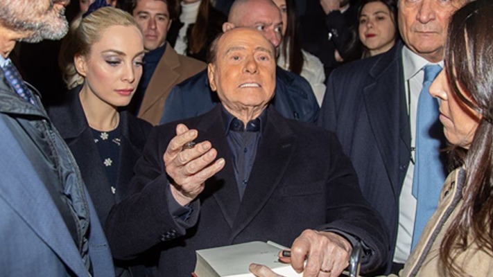 Berlusconi agita la coalición italiana al atacar a Zelenski y defender a Putin