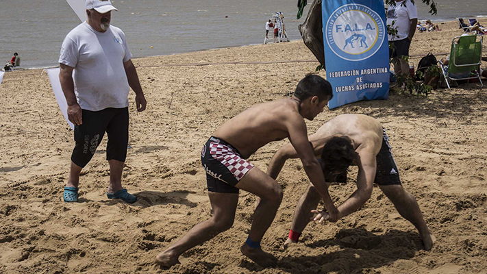 La lucha de playa llega a los Juegos Nacionales Evita 2023