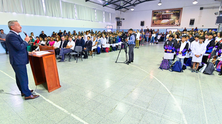 Arcioni inauguró el ciclo lectivo 2023 en Chubut