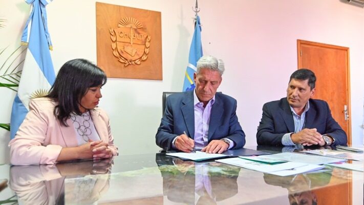 Arcioni firmó la adhesión al Programa Nacional del Derecho al Juego «JUGar»