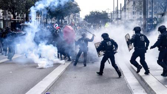 Presentaron un centenar de denuncias por «detenciones arbitrarias» en Francia