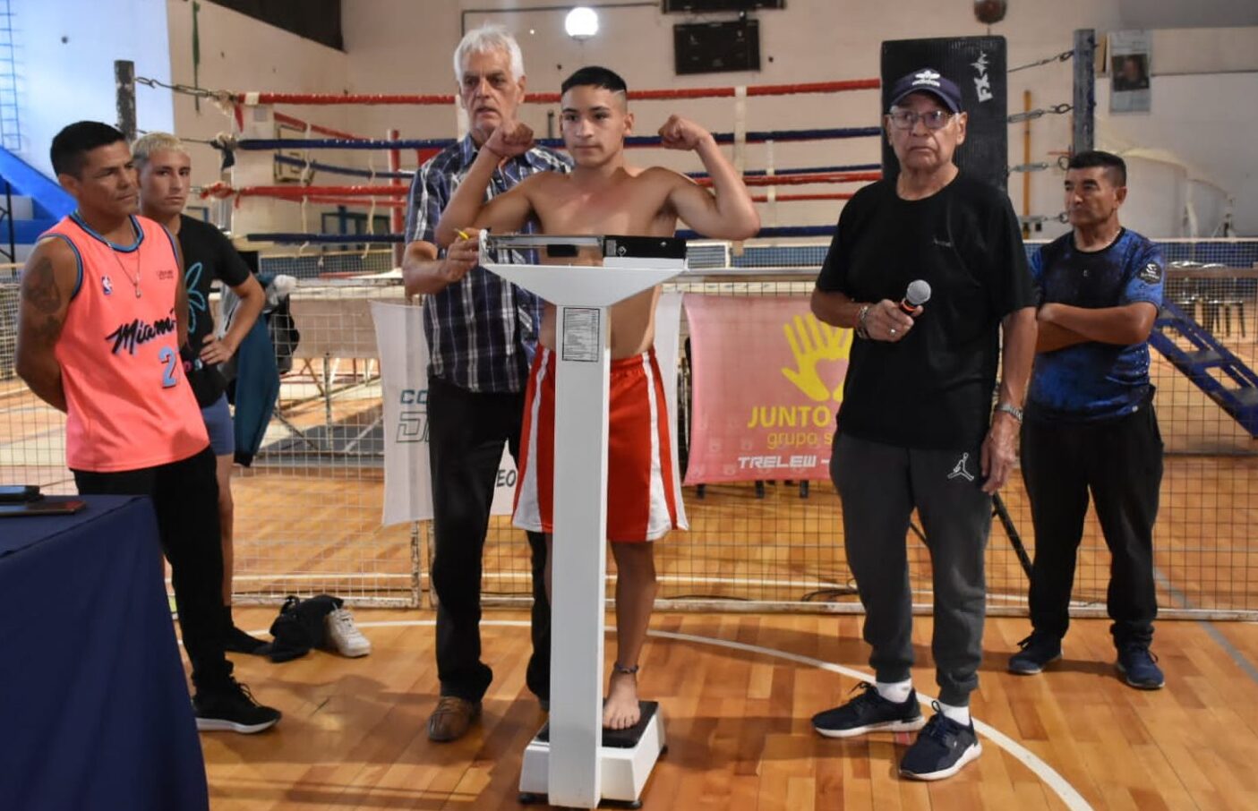 Noche de Festival de Boxeo Solidario en Trelew