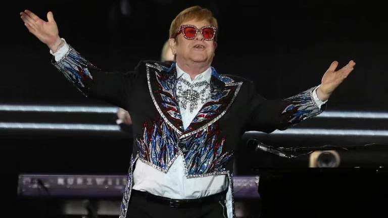 Elton John cumple 76 años