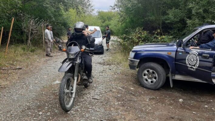 esquel, Lago Puelo, policía, Río Azul, Usurpación