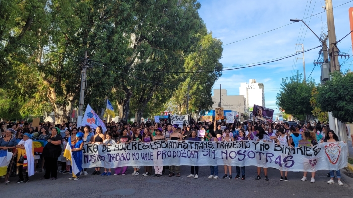Multitudinaria marcha en el Día Internacional de la Mujer Trabajadora