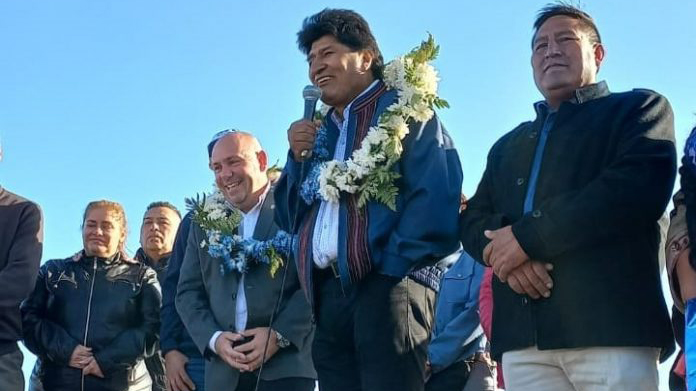 Evo Morales pasó raudamente por Madryn