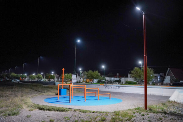 Comenzó la renovación de luminaria en la rambla de Playa Unión