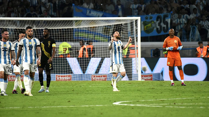 La Selección goleó en otra fiesta del campeón del mundo