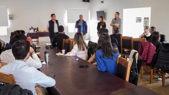 Estudiantes de la UNPSJB visitaron el Muelle Storni