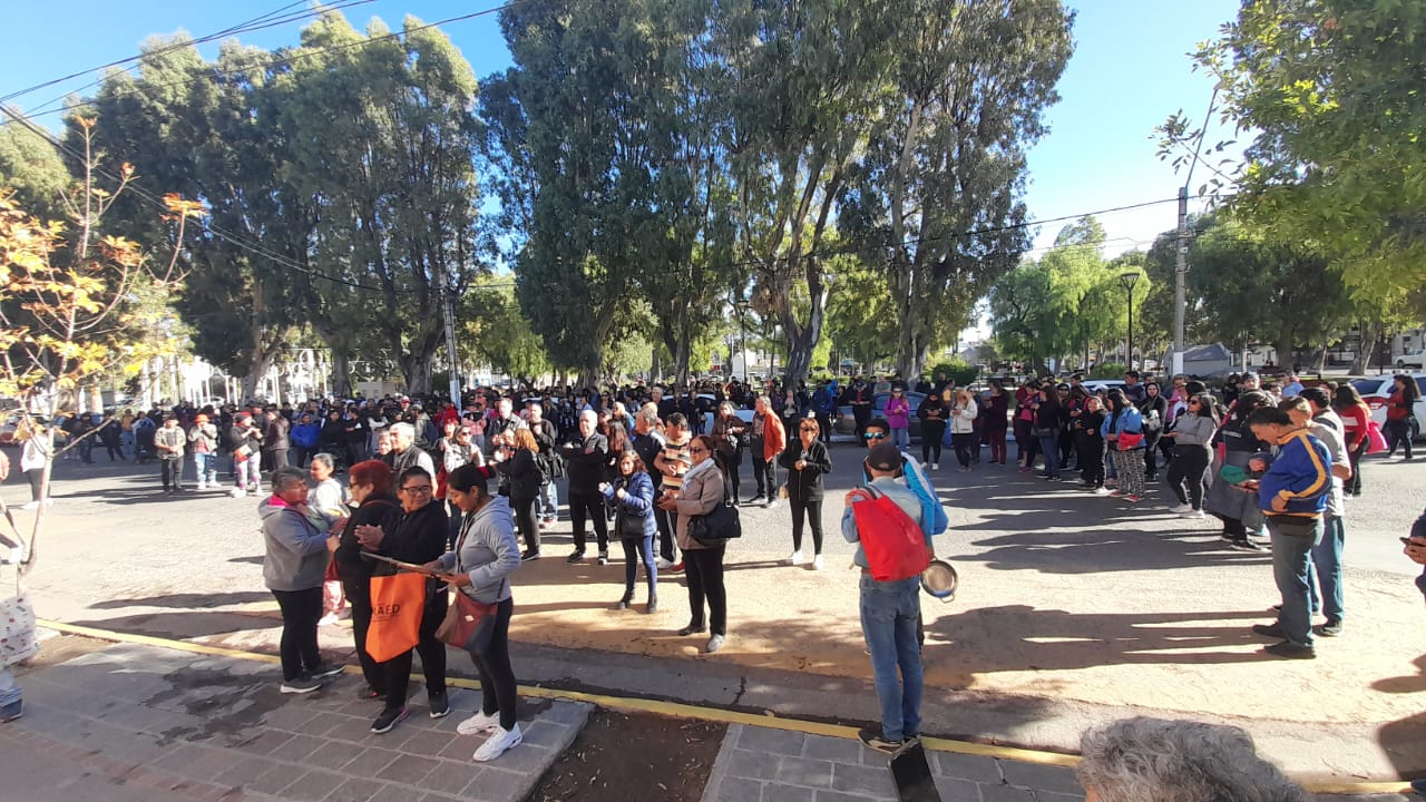 Tercer día de manifestación en reclamo por el aumento de Servicoop