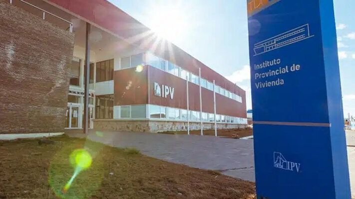 El IPVyH reflota un convenio con el Municipio de Tolhuin que beneficiará a más de 120 familias