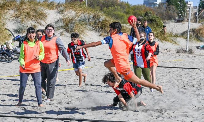 Desde el lunes 17, juegan Interescolares de Playa