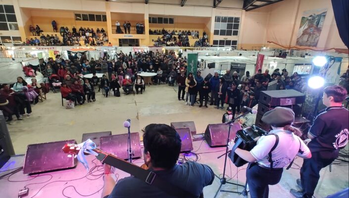 Etiquetas: FIESTA DE LA PRODUCCIÓN, fin de semana largo, semana santa, Trevelin