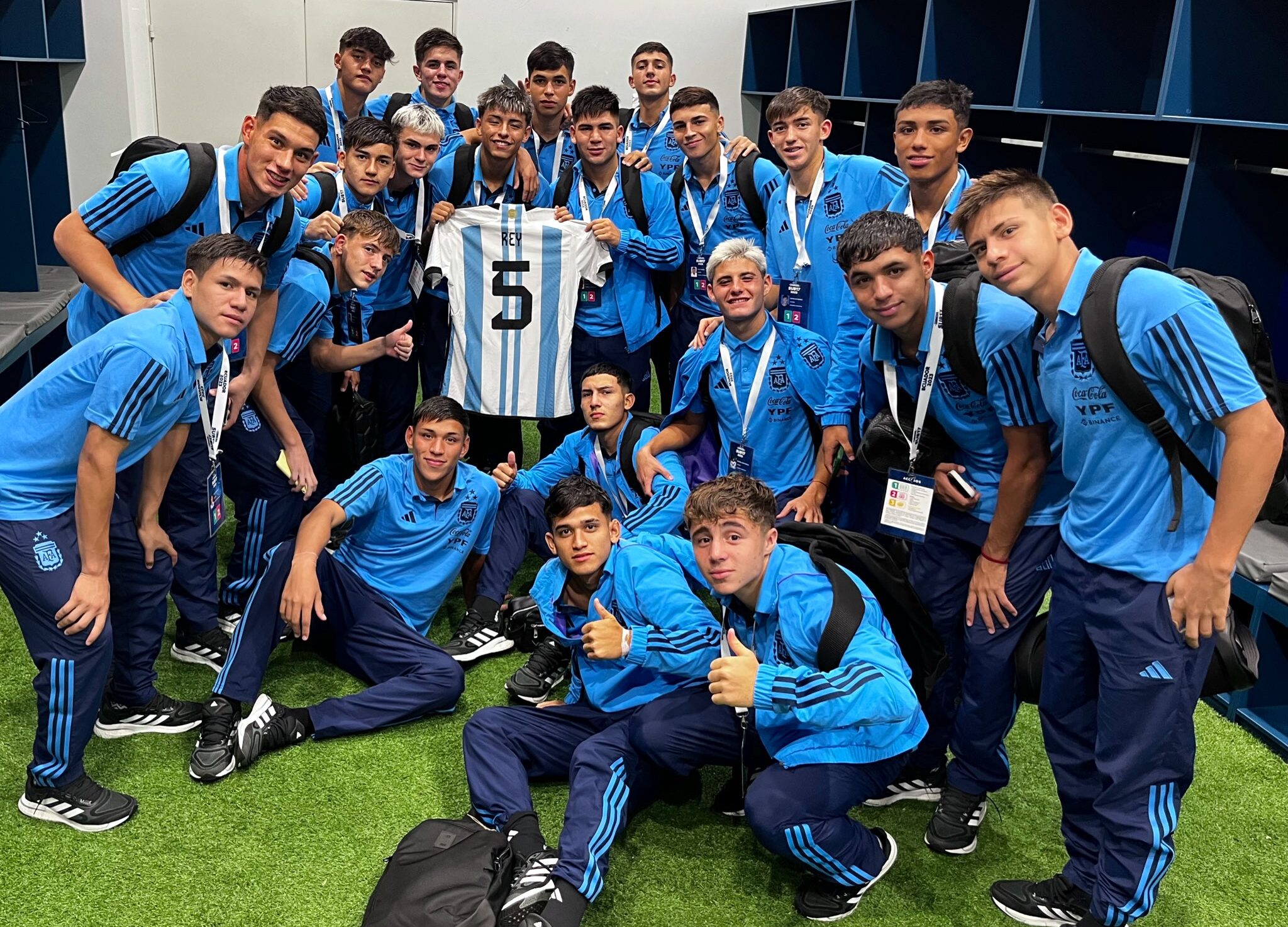 La Sub17, que tras la clasificación sueña con el título, juega ante Ecuador