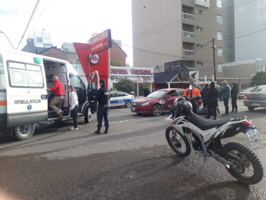 atropellada, auto, Madryn, rojo, semáforo