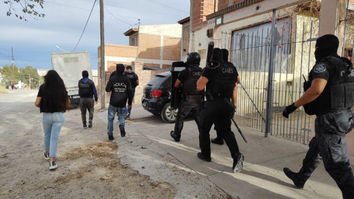 Allanamiento, Arma, COMERCIO, investigación, oeste, policía, robo, seguridad
