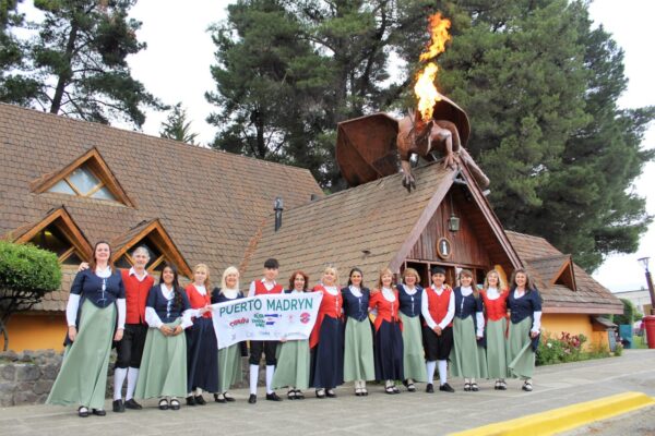 El grupo de danzas galesas Her Siriol viaja al Eisteddfod de Trevelin