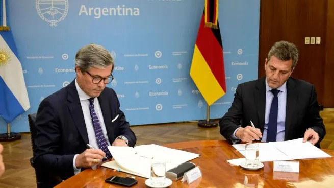 Acuerdo con el Club de París: Argentina firmó convenios para refinanciar la deuda