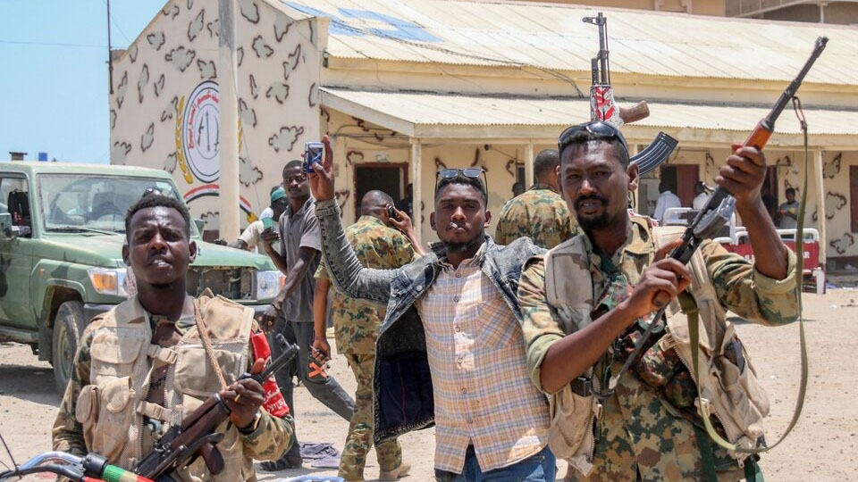 Combates entre el Ejército y paramilitares dejan más de 180 muertos en Sudán