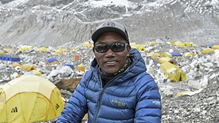 Un montañista nepalí escaló el Everest 28 veces y batió el récord mundial