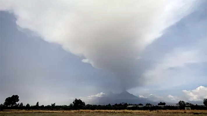Cierran aeropuertos en México por el volcán Popocatépetl