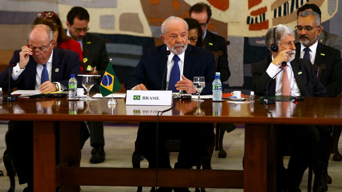 Lula propuso revivir Unasur y trabajar para abandonar el dólar en el comercio regional