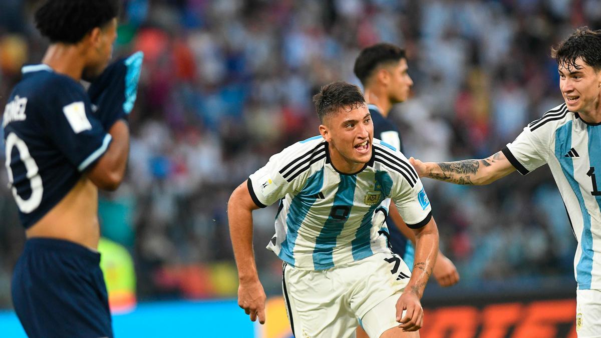 Argentina goleó a Guatemala y pasó a octavos de final